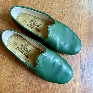 Men’s green sabahs